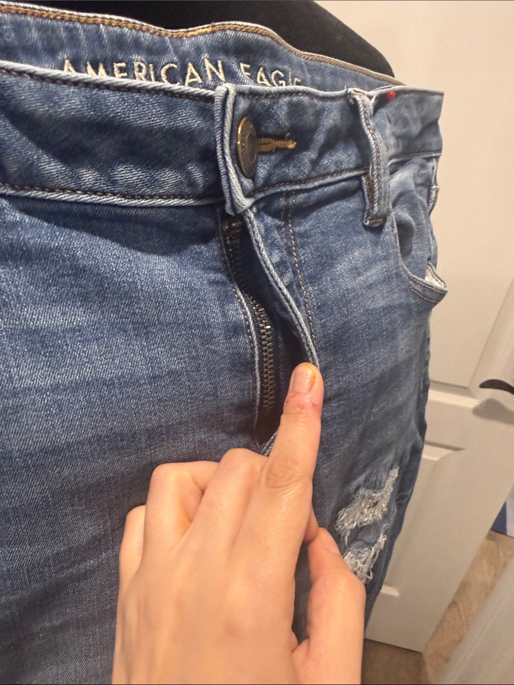 2 for 30$💗 American Eagle Outfitters Light Blue Denim Jeans with Gold Stitching - Picture 3 of 5